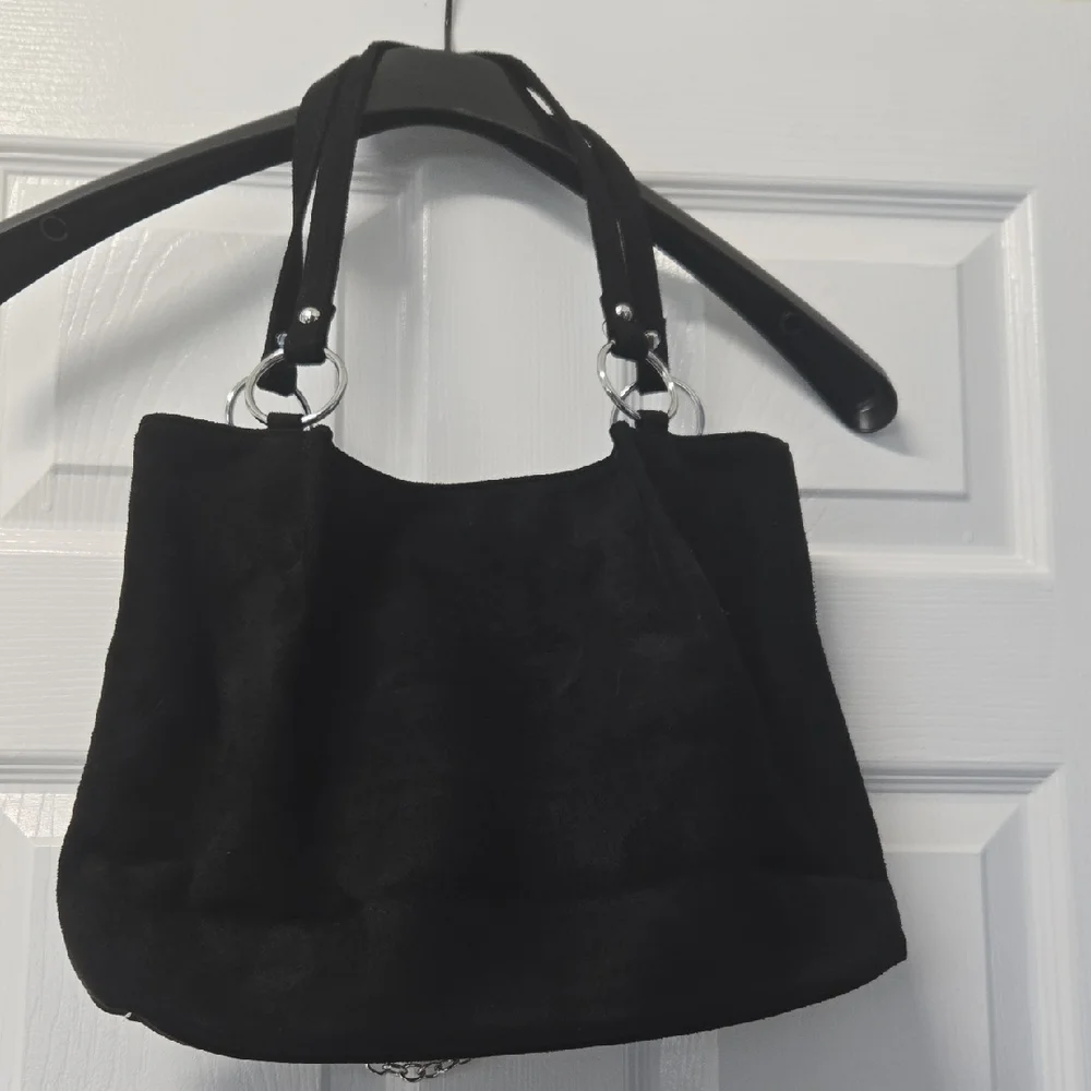 Chic Black and Silver Women's Shoulder Bag NWOT - Picture 3 of 5